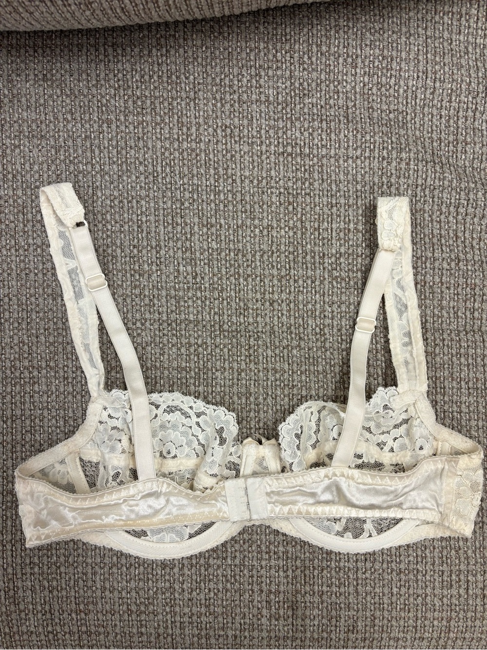 Vintage 1980s Victoria’s Secret Gold Label Lace Underwire Bra – 38B - Picture 3 of 5